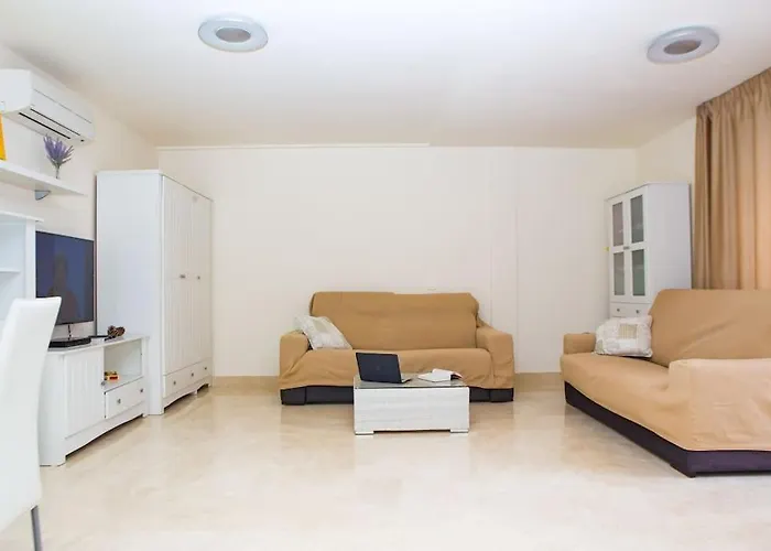 2 Bedrooms In Magnolia Golf Resort, La Caleta Apartmán Costa Adeje (Tenerife)