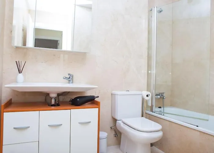 2 Bedrooms In Magnolia Golf Resort, La Caleta Apartmán Costa Adeje (Tenerife)
